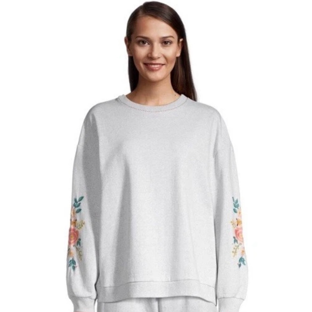 World Market Light Gray Fleece Floral Embroidered Lounge Top OneSize